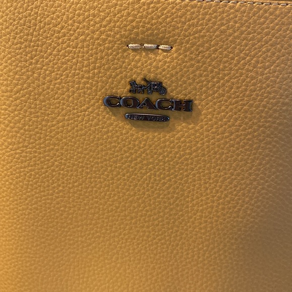 New Coach Bucket Handbag 🌺 - Picture 5 of 13